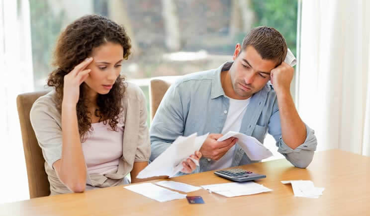Man and Woman Worried About Bad Credit 744×435